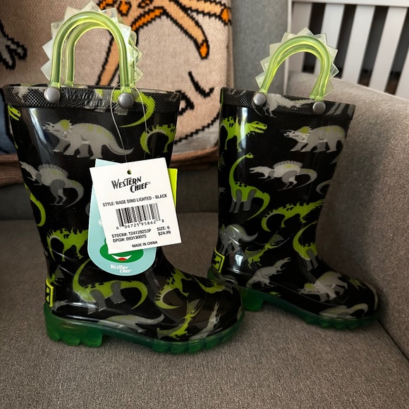 Children’s Rainboots, brand new - Picture 1 of 3